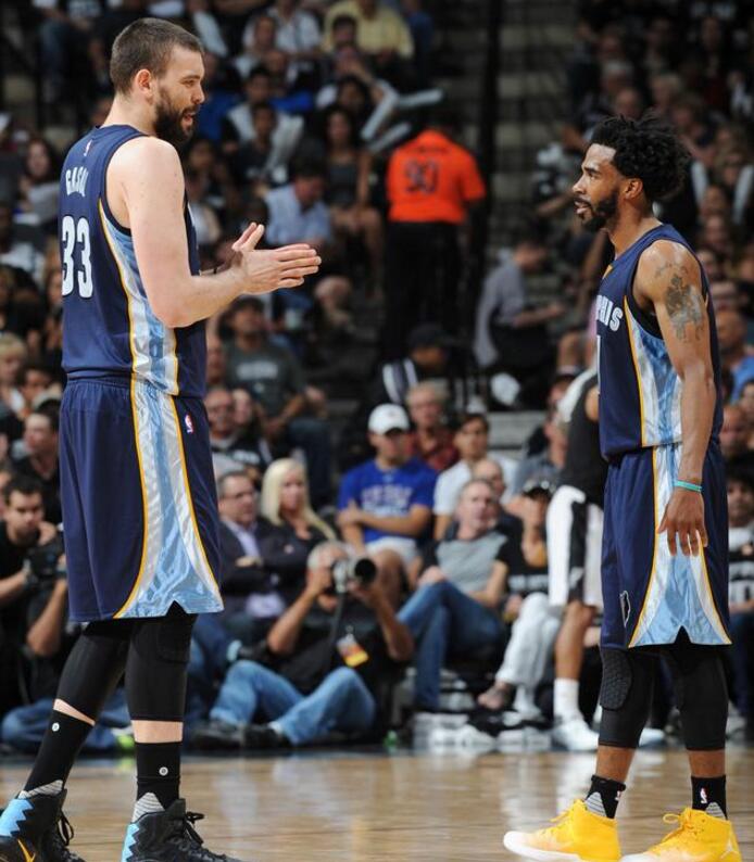 浪潮中稳如 浪潮中稳如