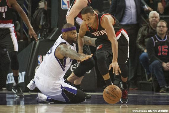 斯的带领下 斯的带领下